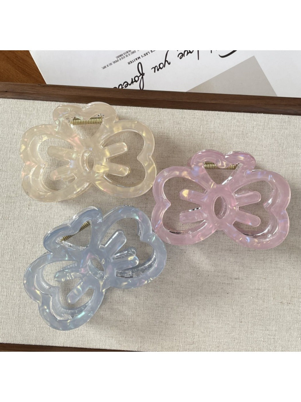 Beau - Charming Openwork Hair Clip