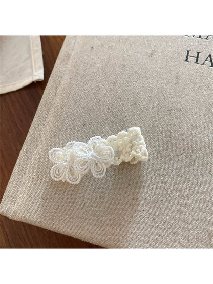 Beau - Elegant White Flower Hair Clip