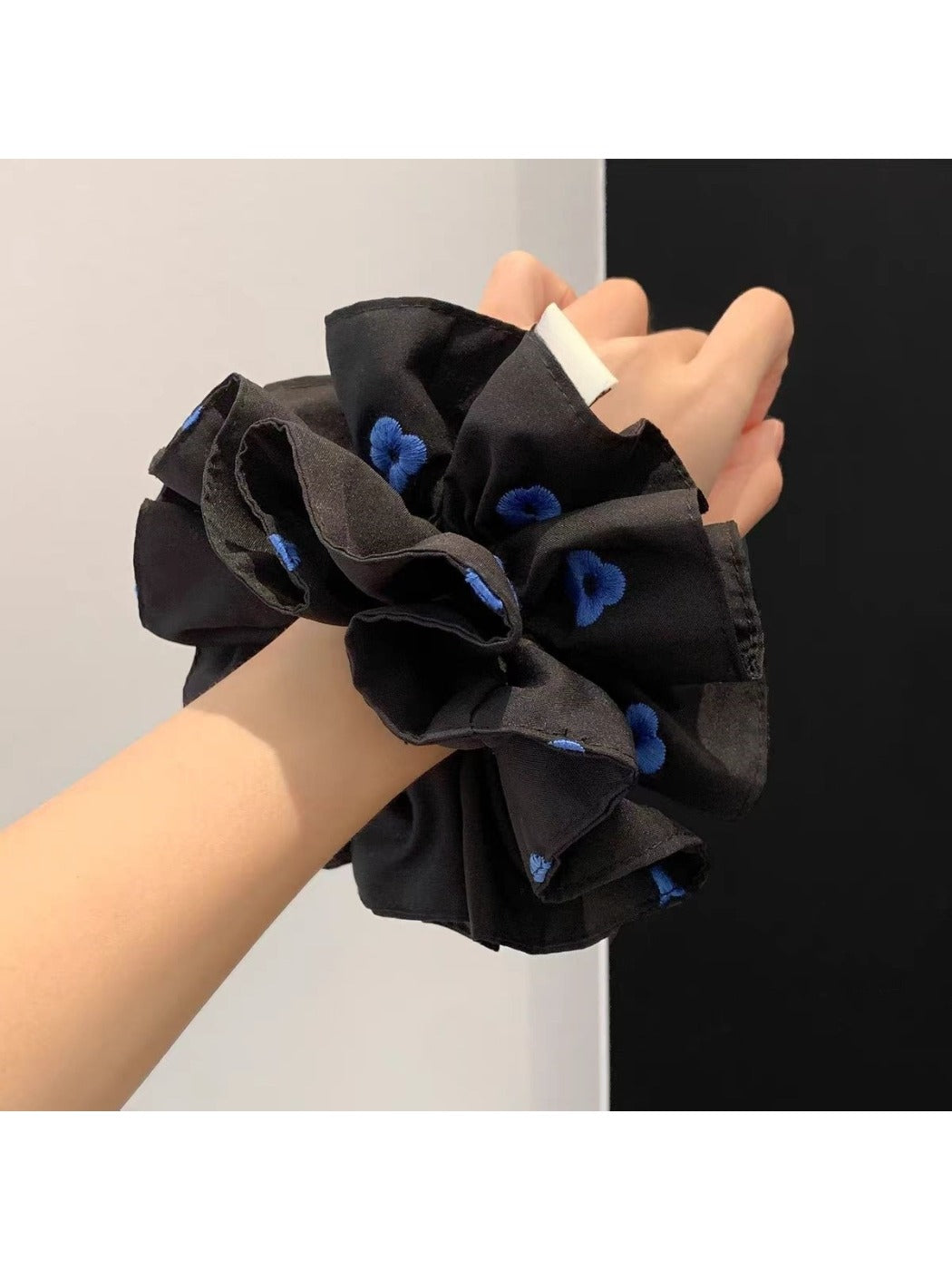 Gifty - Blue Floral Double Ruffle Scrunchie