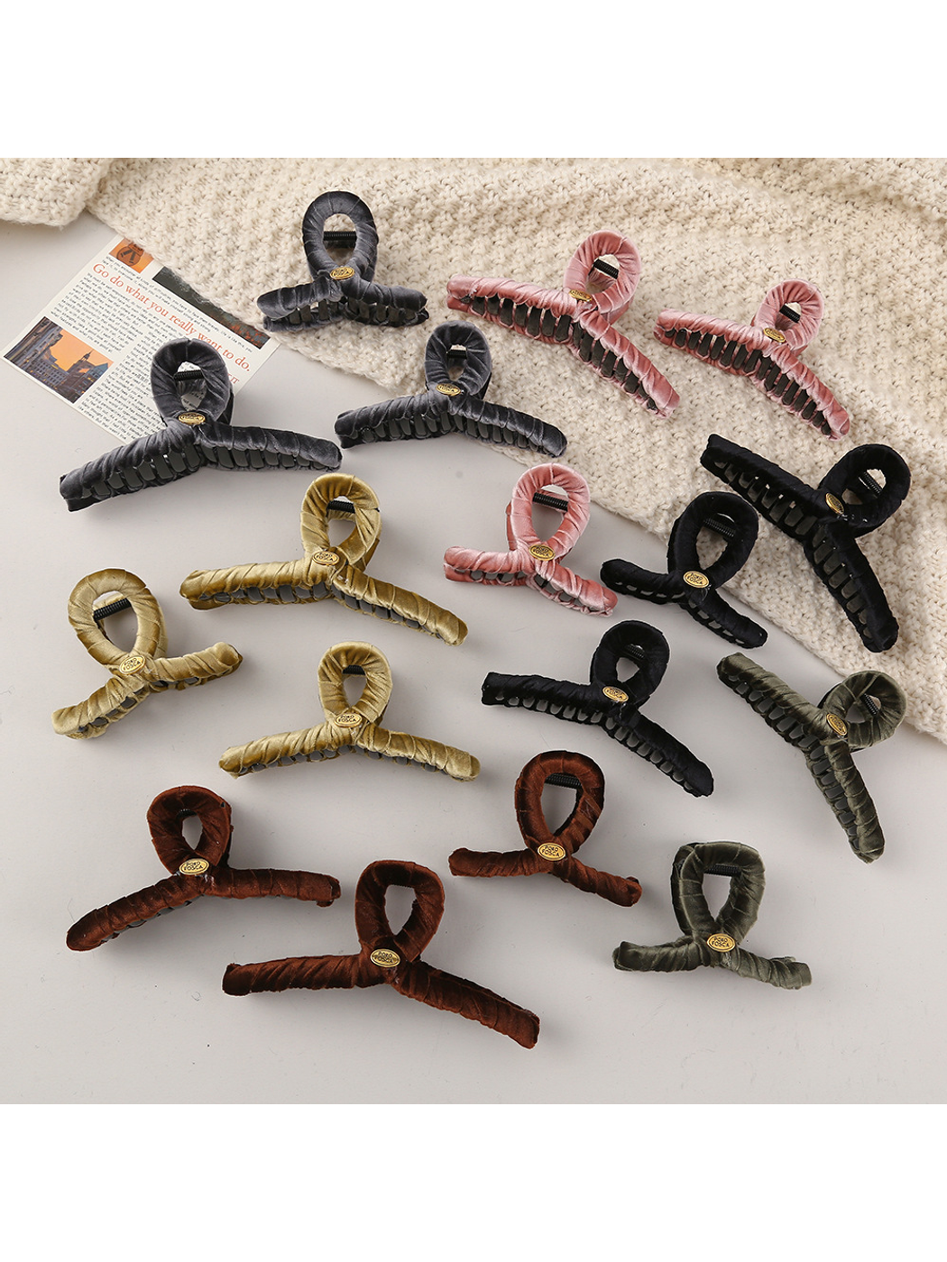 Beau - Large Looped Geometric Solid Color Claw Clip