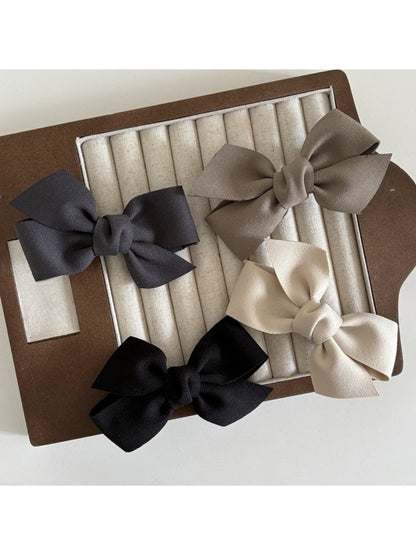 Side view of Beau solid satin bow hair clip displaying clip mechanism