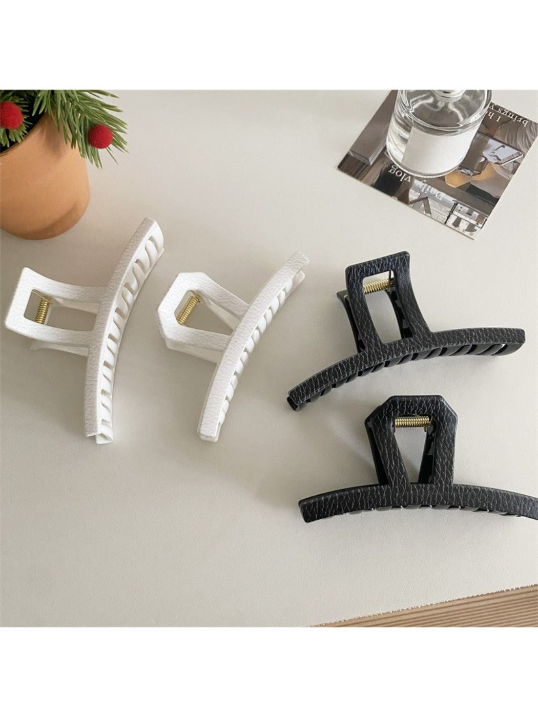 Beau - Elegant Openwork Square Shaped Claw Clip