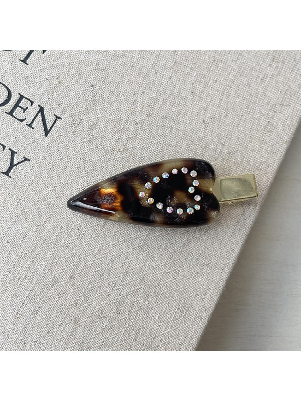 Beau - Minimalist Heart Shaped Hair Clip