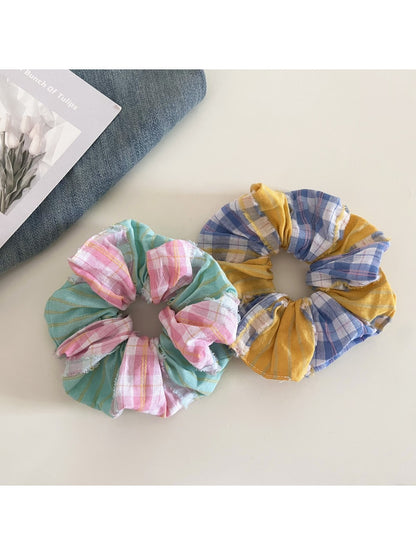 Gifty - Sweet Simple Plaid Scrunchie