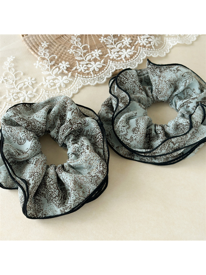 Gifty - Vintage Layered Floral Print Scrunchie