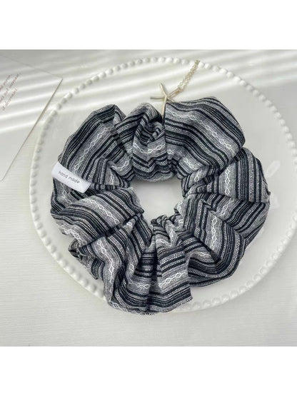 Gifty - Vintage Striped Hair Tie