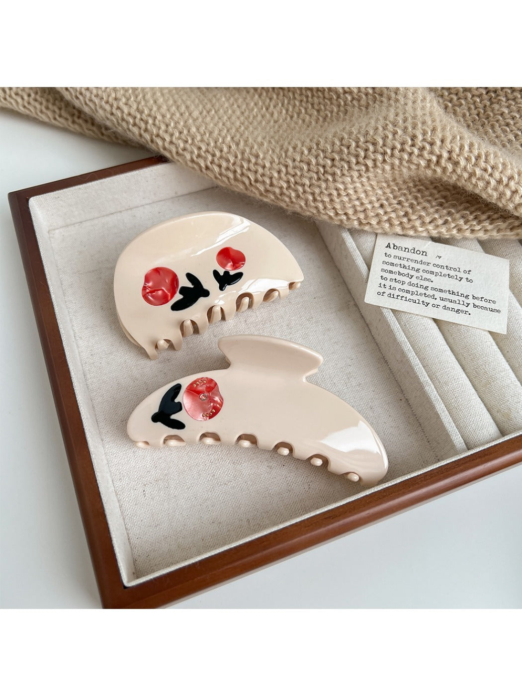 Beau - Vintage Rose Pattern Hair Clip