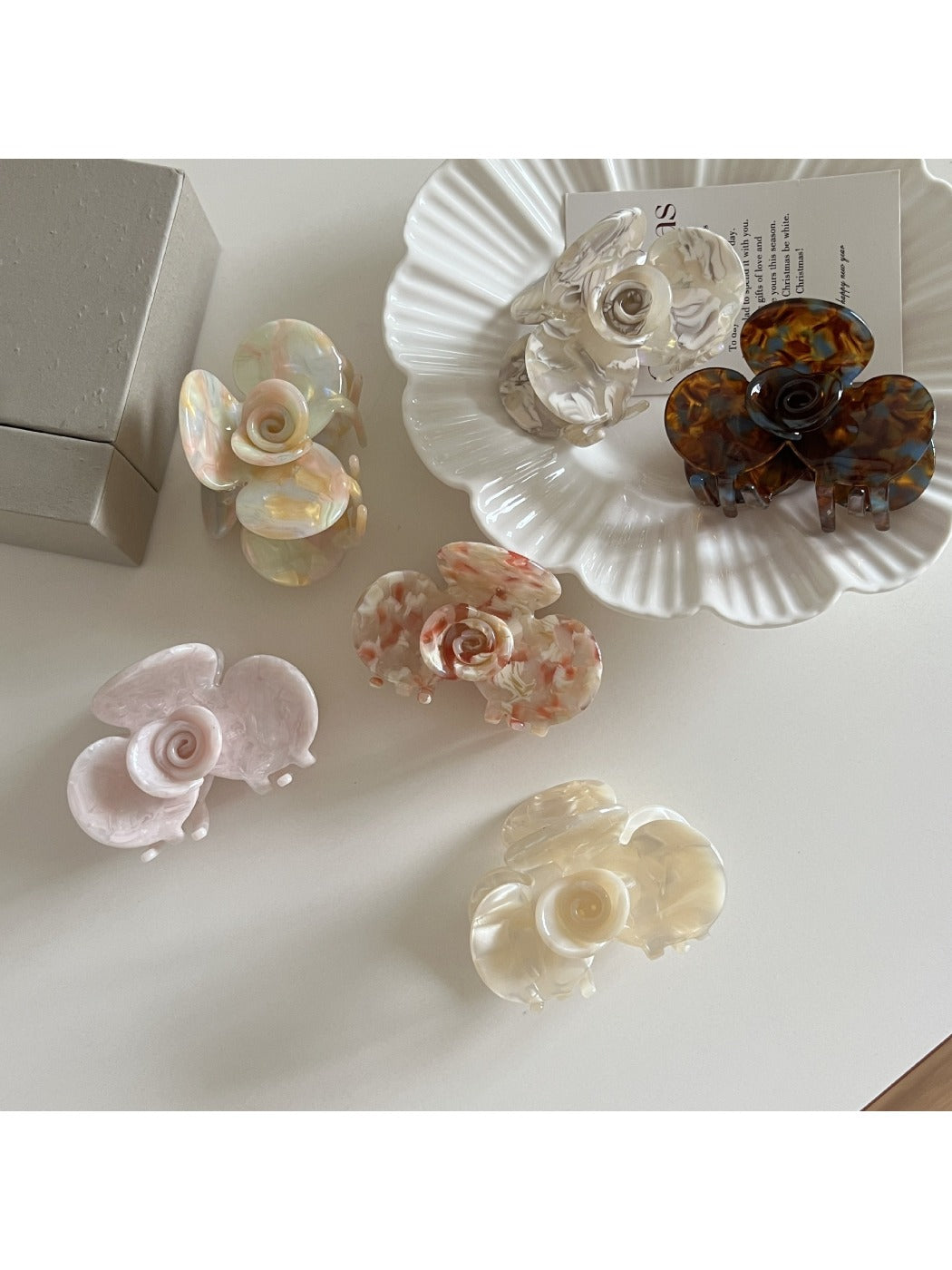 Beau - Minimalist Camellia Shaped Hair Claw Clip