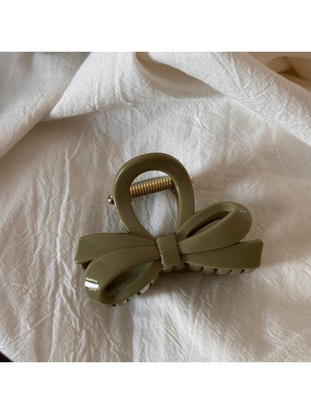Beau - Glossy Sculpted Plastic Hair Styling Claw Clip