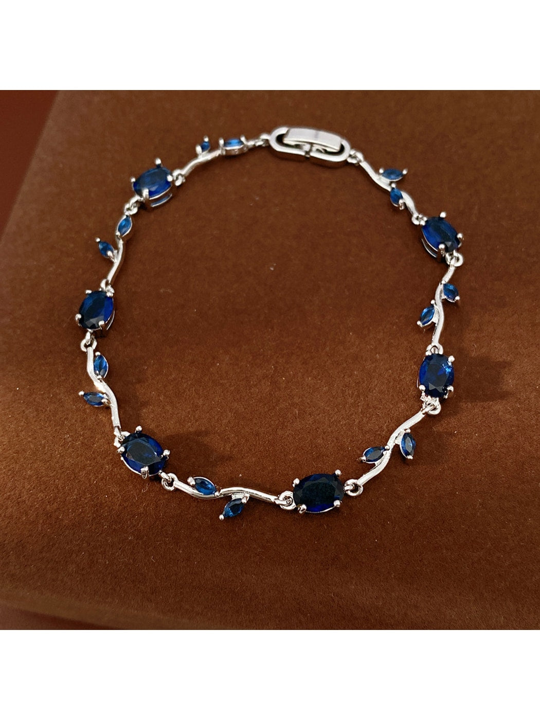 Lovra - Alloy Oval Flower Synthetic Zircon Bracelet