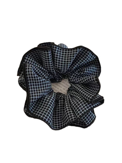 Gifty - Black Plaid Layered Scrunchie