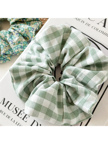 Gifty - Floral Checkered Hair Scrunchie
