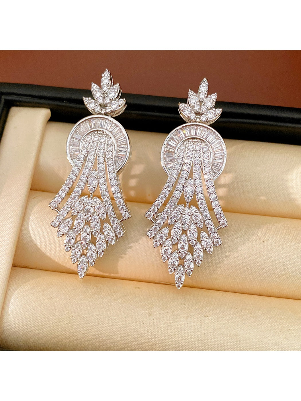 Earedge - Alloy Synthetic Zircon Geometric Leaf Earrings