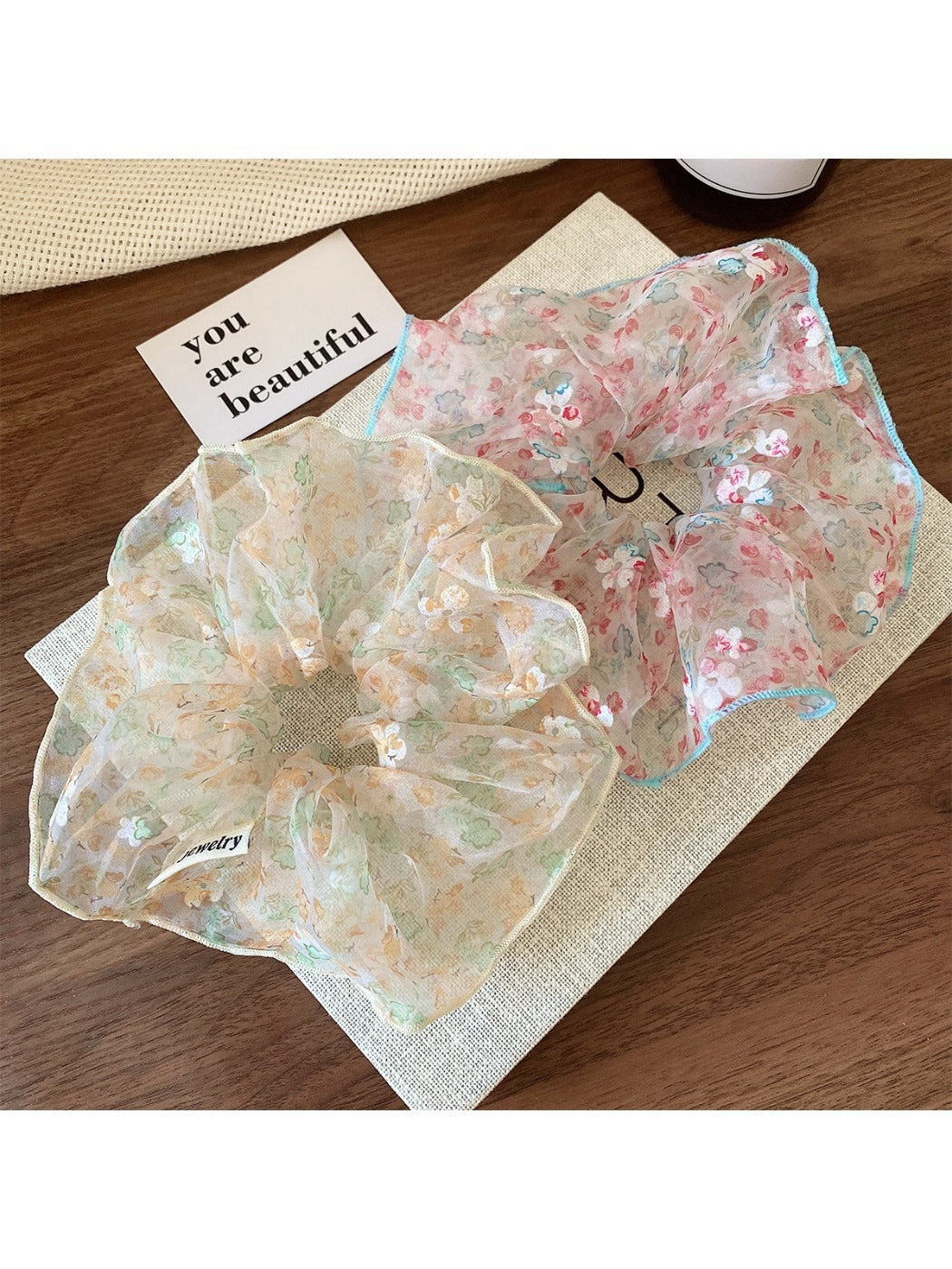 Gifty - Puffed Seersucker Floral Scrunchie