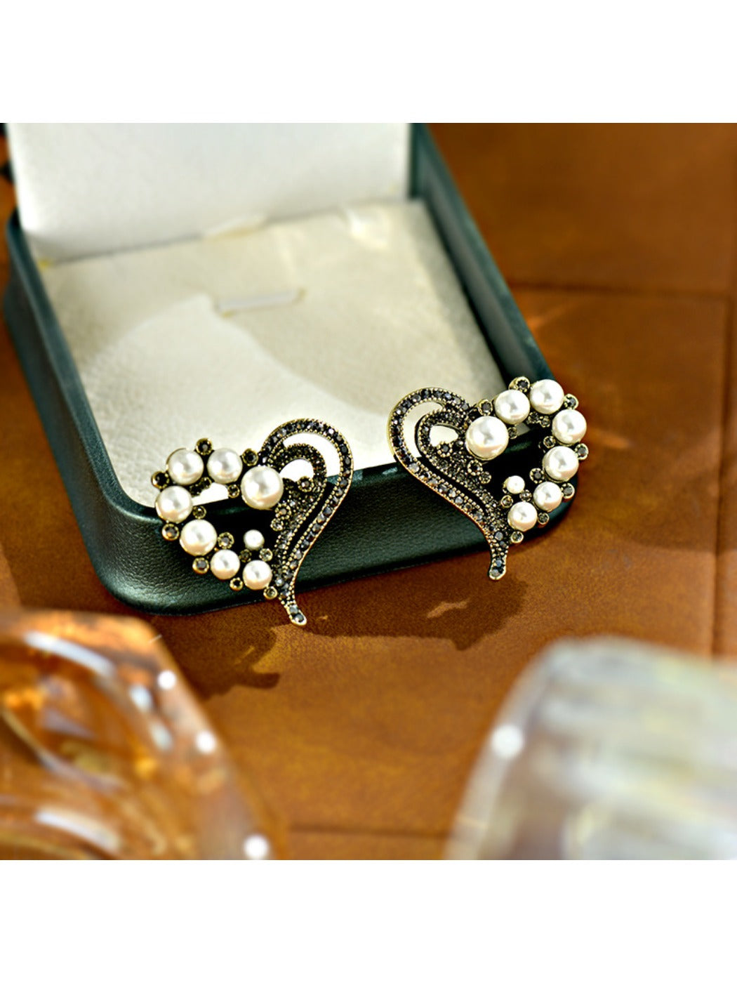 Earedge - Vintage Luxe Heart Stud Earrings
