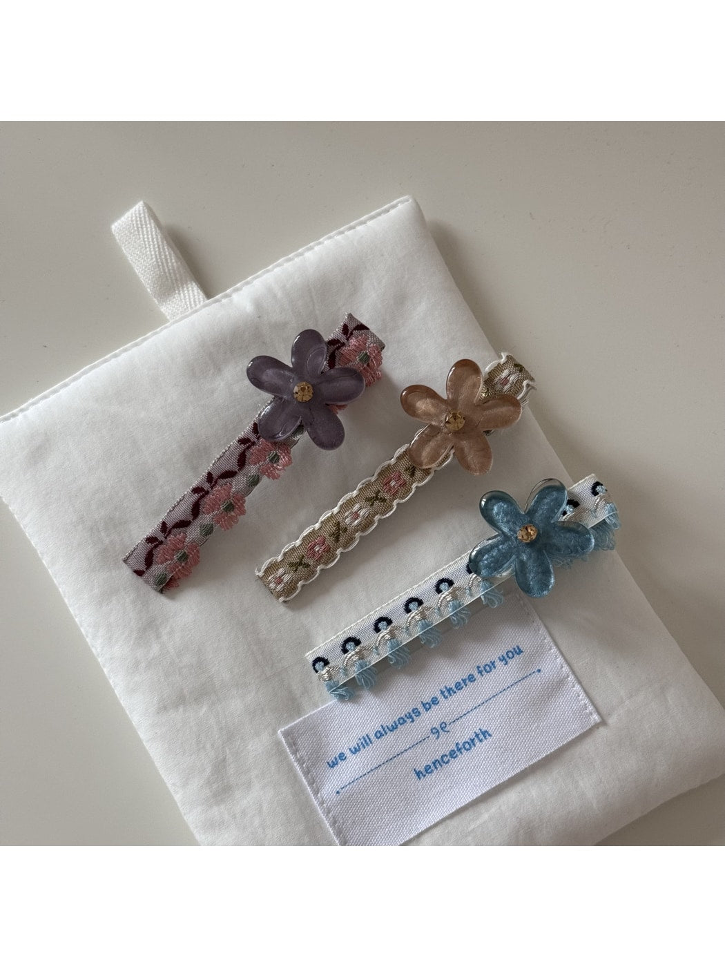 Beau - Scalloped Trim Floral Decorative Hair Clip