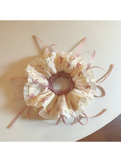 Gifty scrunchie with sweet bow print on soft fabric