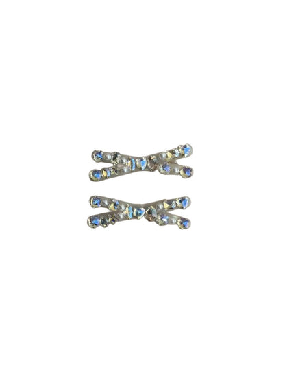 Side view of Beau sparkly crisscross bar hair clip displaying metal clasp