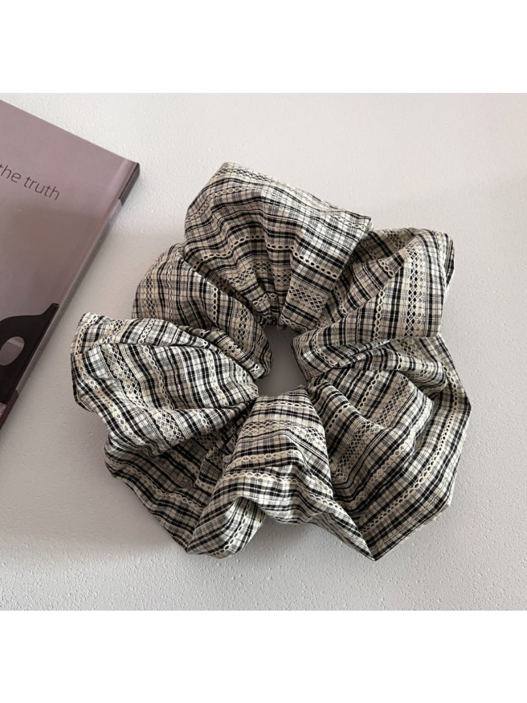 Gifty - Elegant Simple Plaid Scrunchie