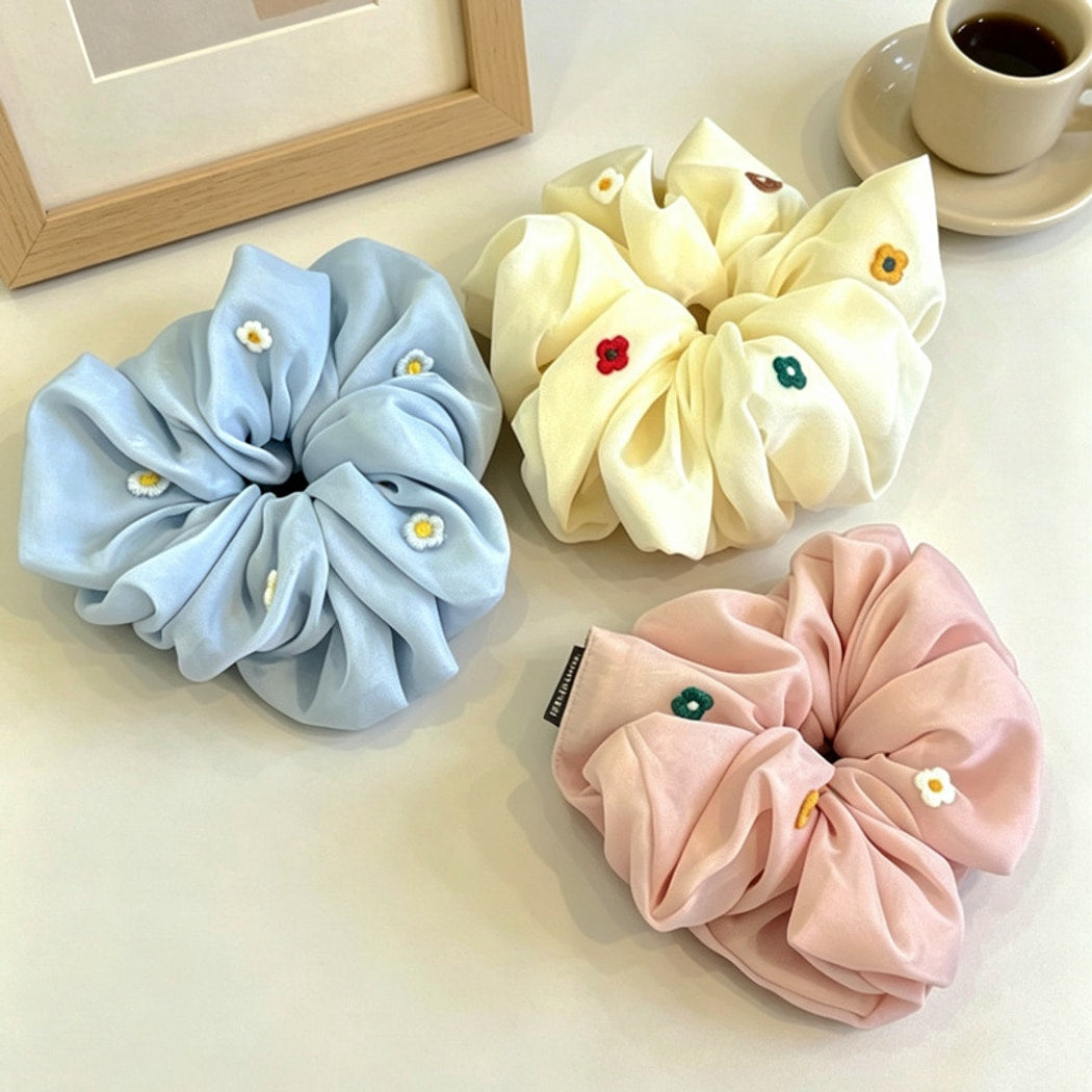Gifty - Delicate Embroidered Flower Mesh Scrunchie