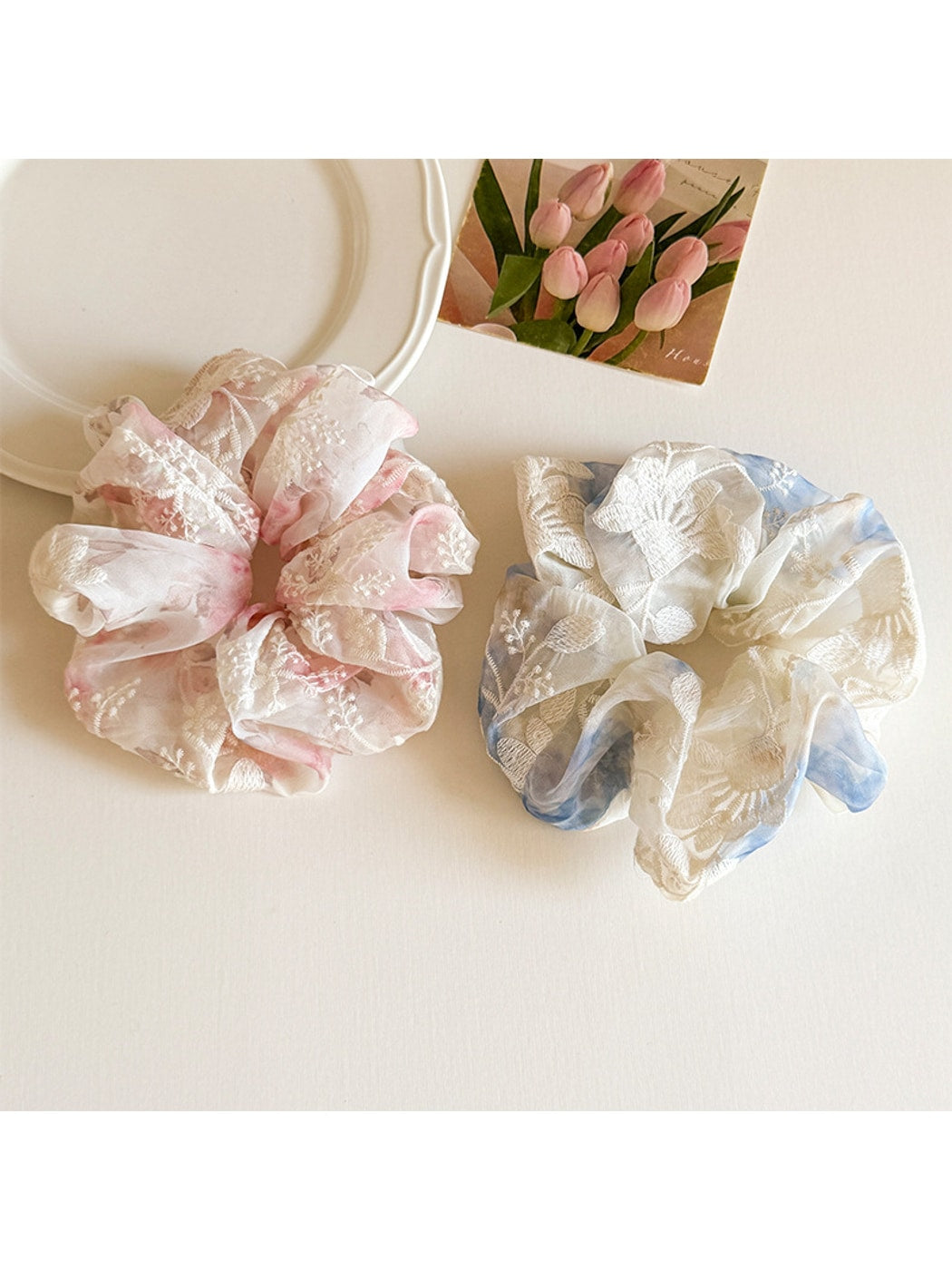 Gifty - Floral Embroidered Lace Detail Fabric Scrunchie