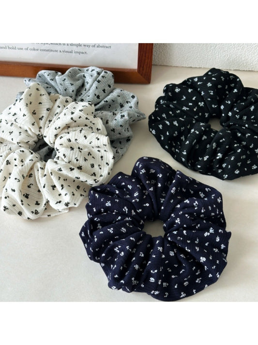 Gifty - Trendy Floral Hair Scrunchie
