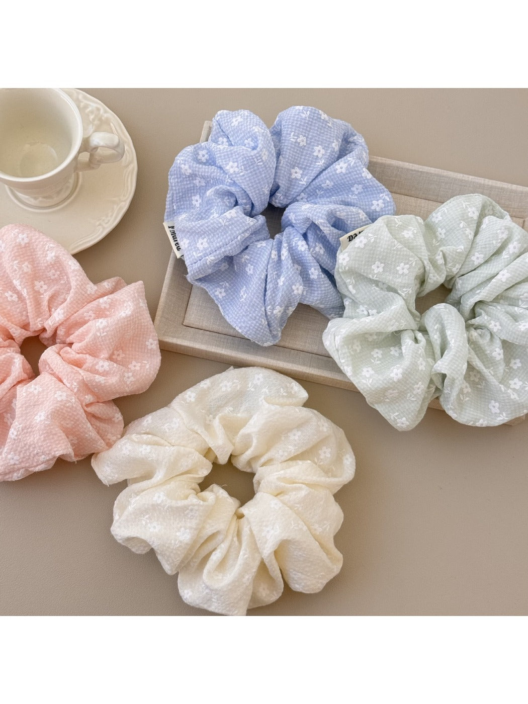 Gifty - Floral Printed Hair Scrunchies