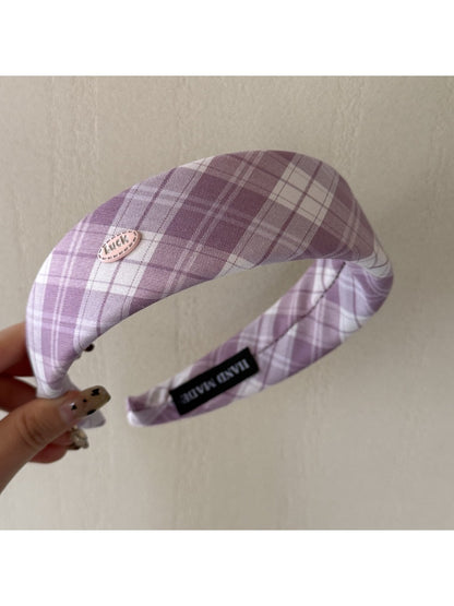 Gifty college style patterned headband packaged in branded box with logo