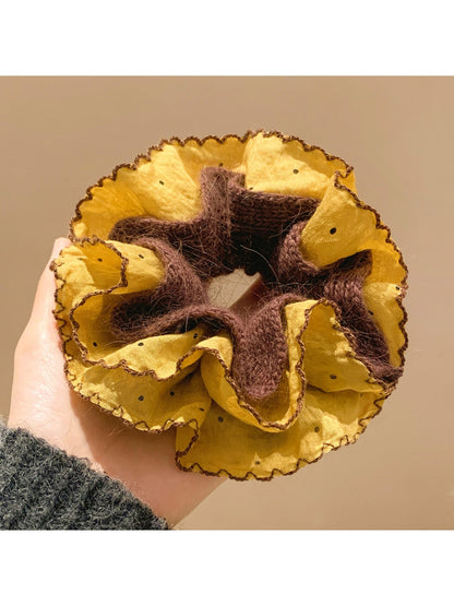 Gifty - Yellow Polka Dot Knitted Scrunchie