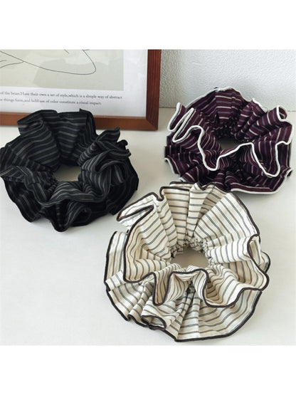 Gifty - Fashionable Striped Hair Scrunchie