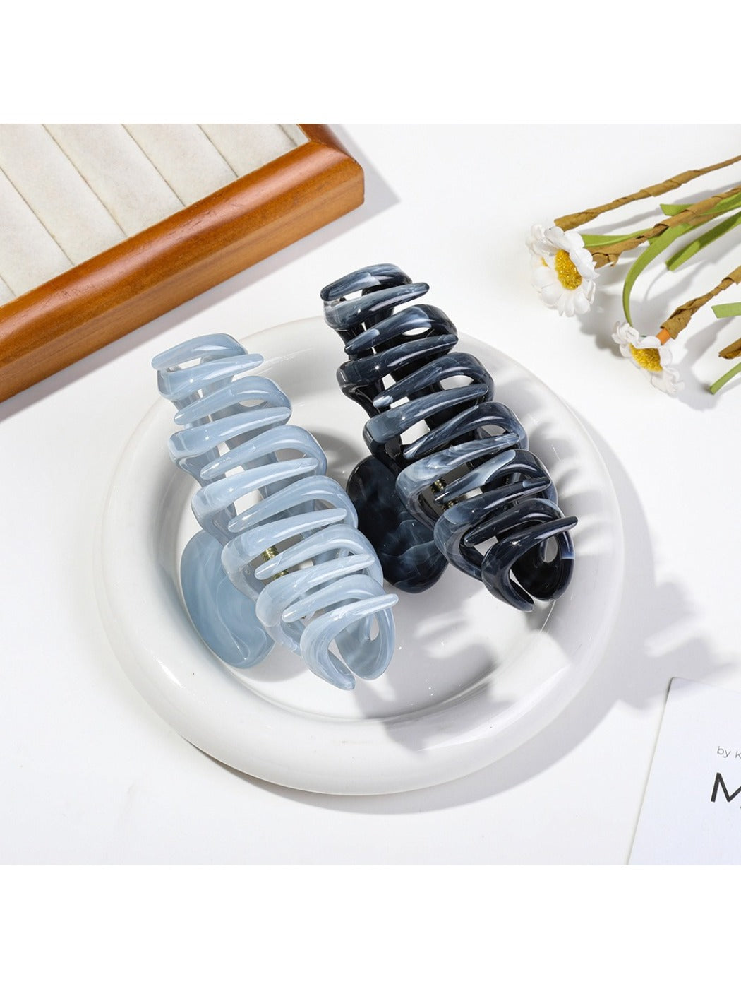 Beau - Marble Pumpkin Shaped Hair Claw Clip