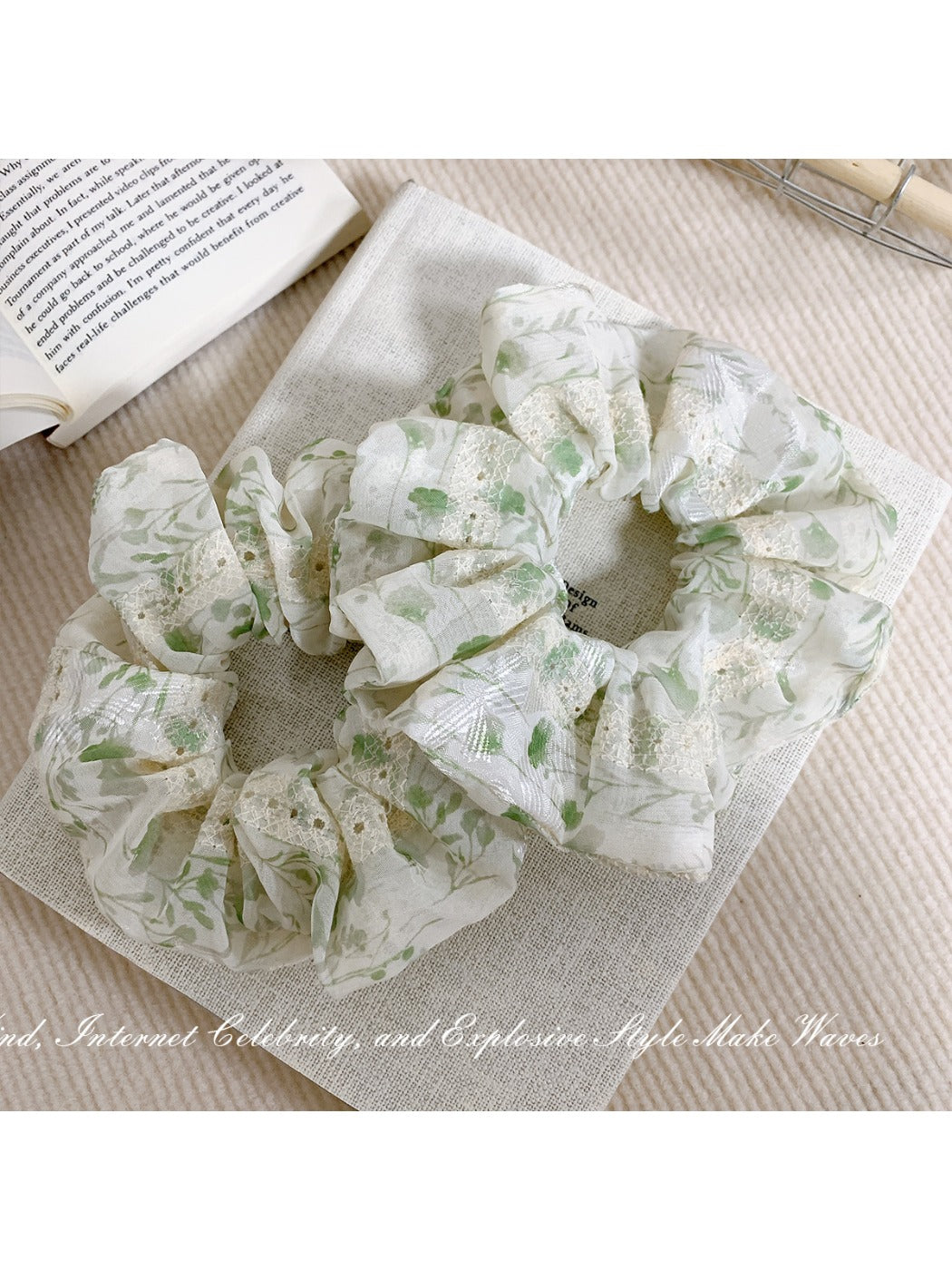 Gifty - Vintage Style Floral Hair Loop