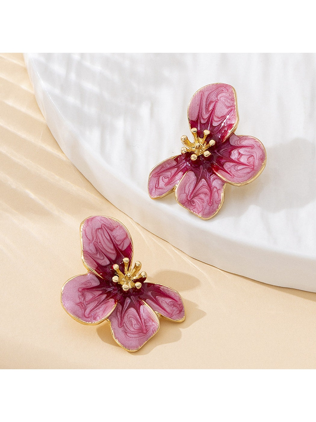 Earedge - Sweet Floral Petal Design Stud Earrings