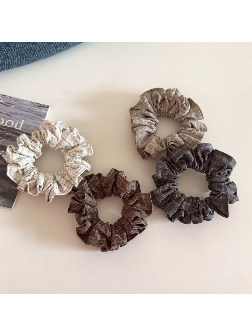 Gifty - Simple Checkered Fabric Scrunchie