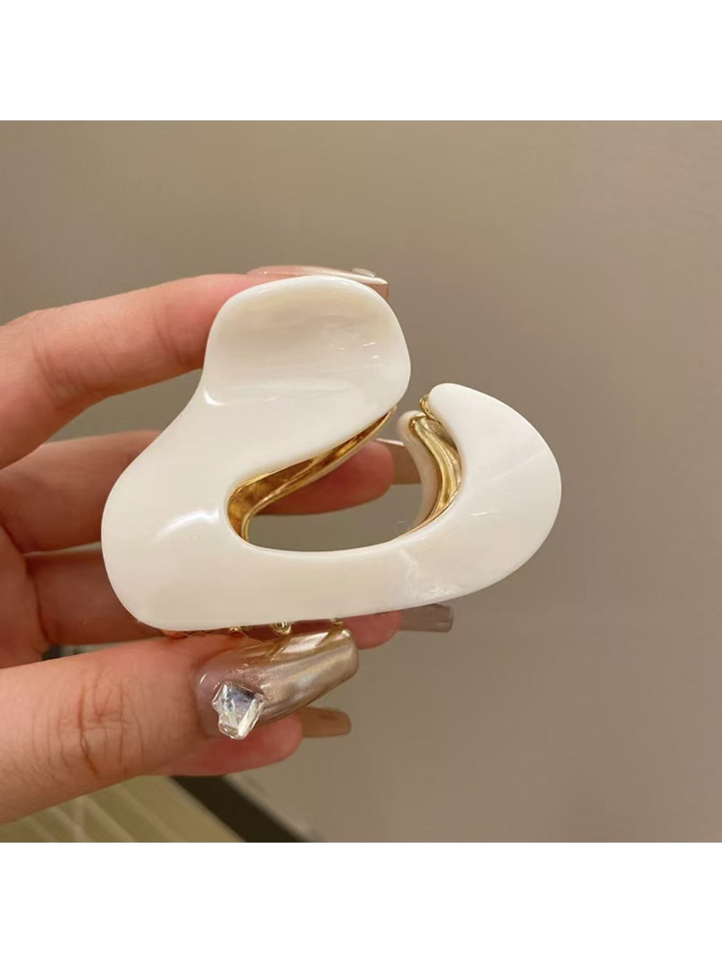 Beau - Beautiful Fashionable Acetate Hair Clip