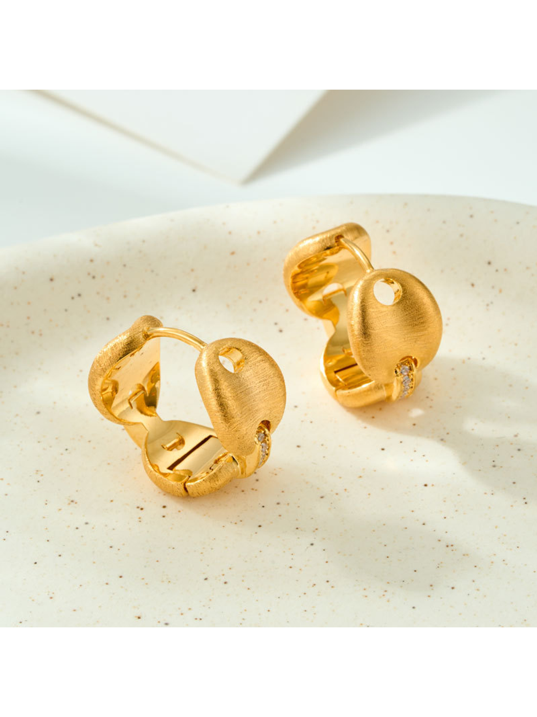 Earedge - Pig Nose Accent Alloy Rhinestones Hoop Earrings