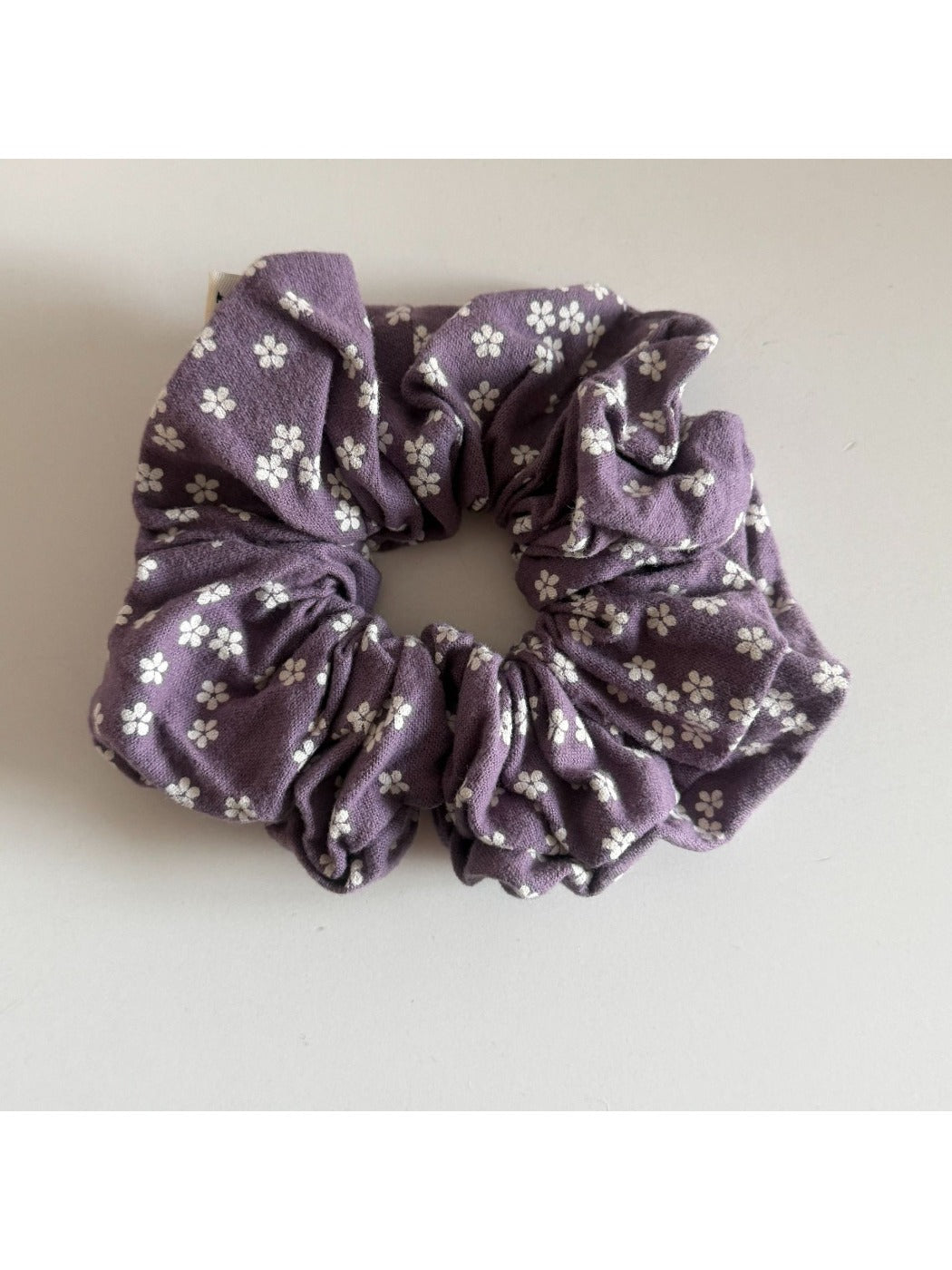 Gifty - Retro Floral Polka Dot Scrunchie
