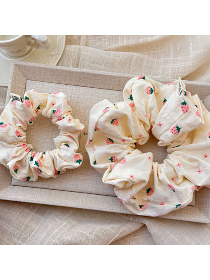 Gifty - Strawberry Scrunchie Hair Tie