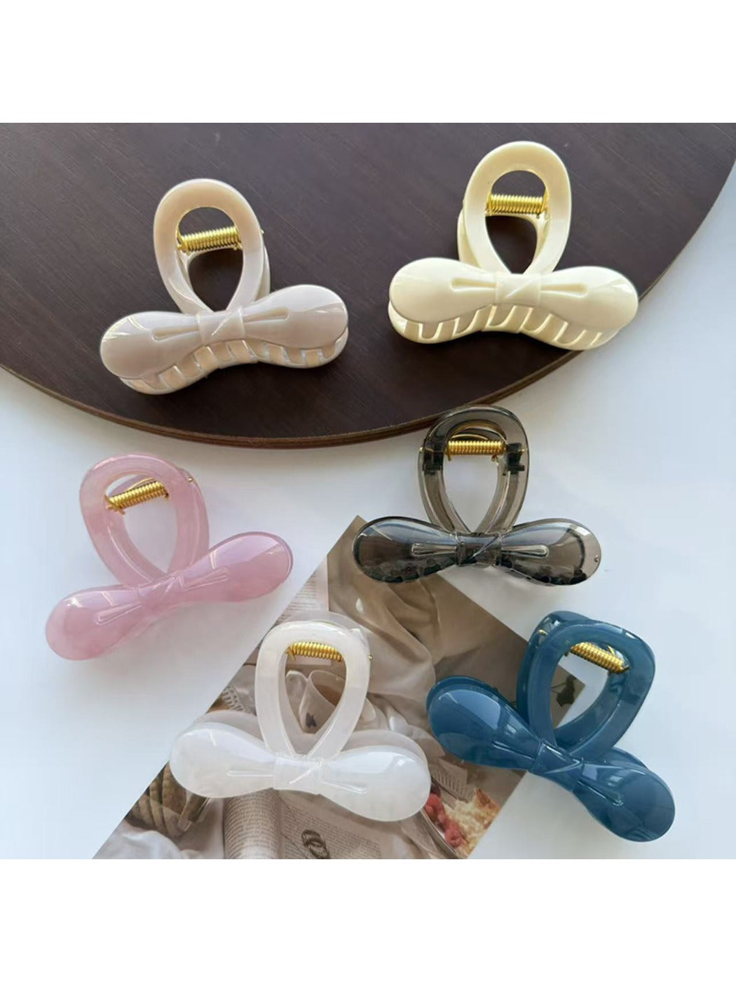 Beau - Cutout Bow Tie Hair Claw Clip