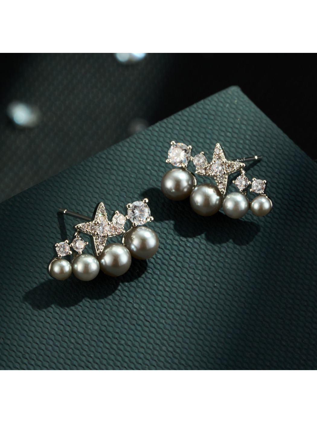 Earedge - Star Shape Rhinestones Alloy Fashion Stud Earrings