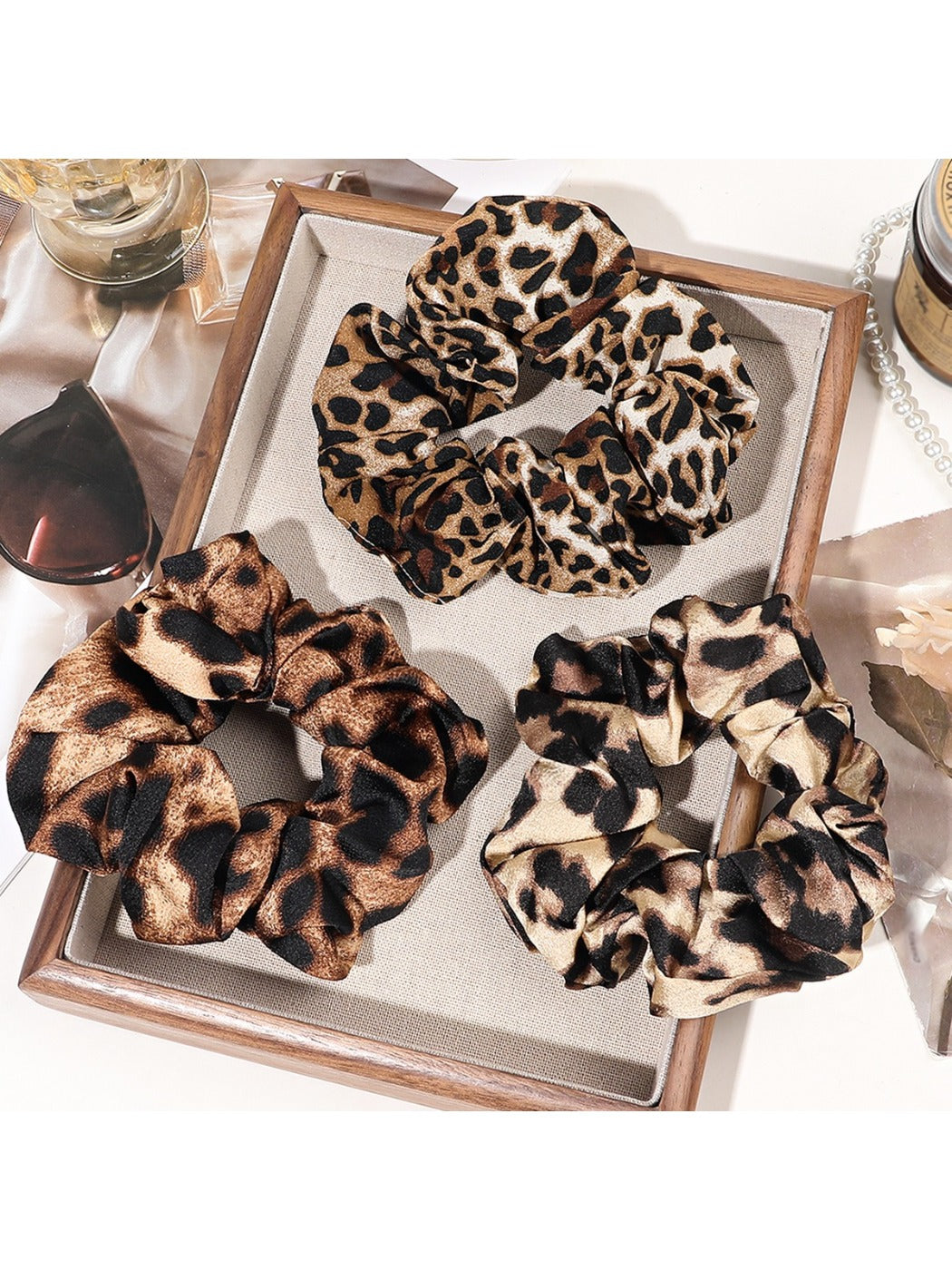 Gifty - Fashionable Leopard Print Scrunchie
