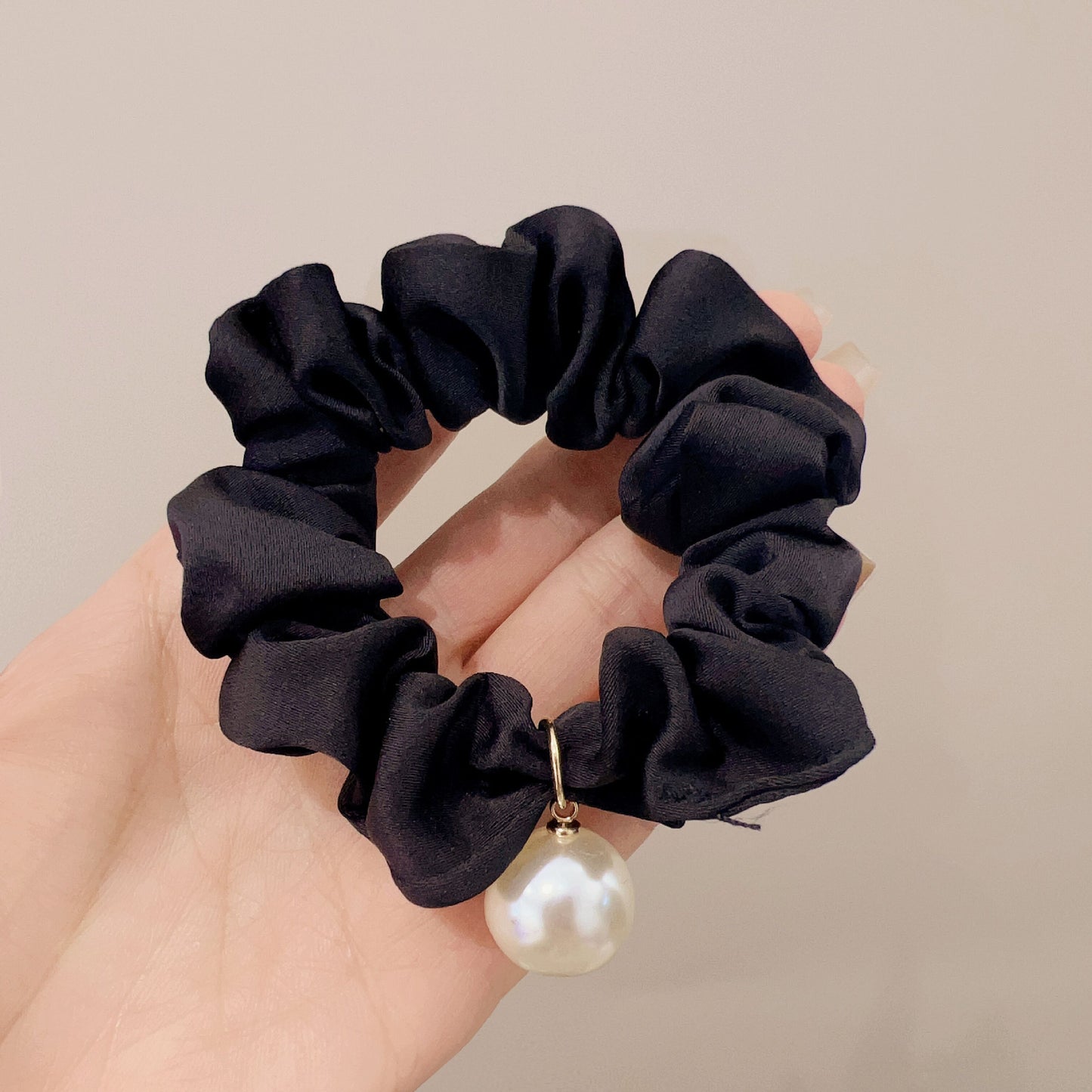 Gifty - Satin Pearl-Embellished Scrunchie