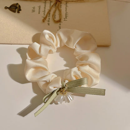 GIFTY -  Lily Tassel Sweet Scrunchies