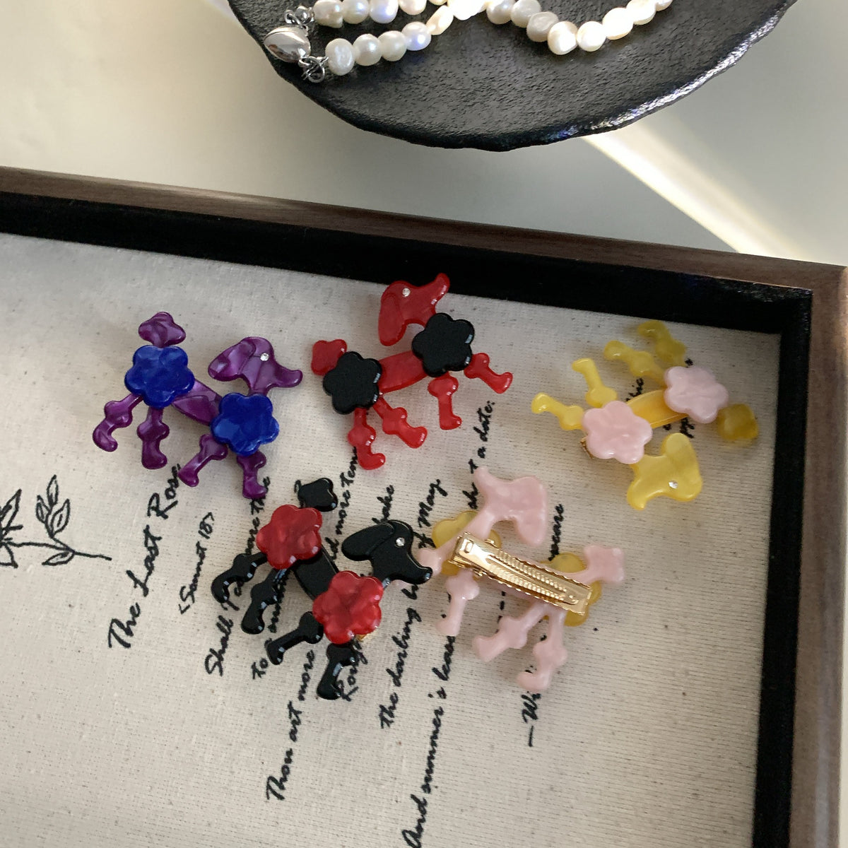 韩版贵宾犬醋酸发夹高级感镶钻拼色刘海侧边夹可爱狗狗鸭嘴夹发饰