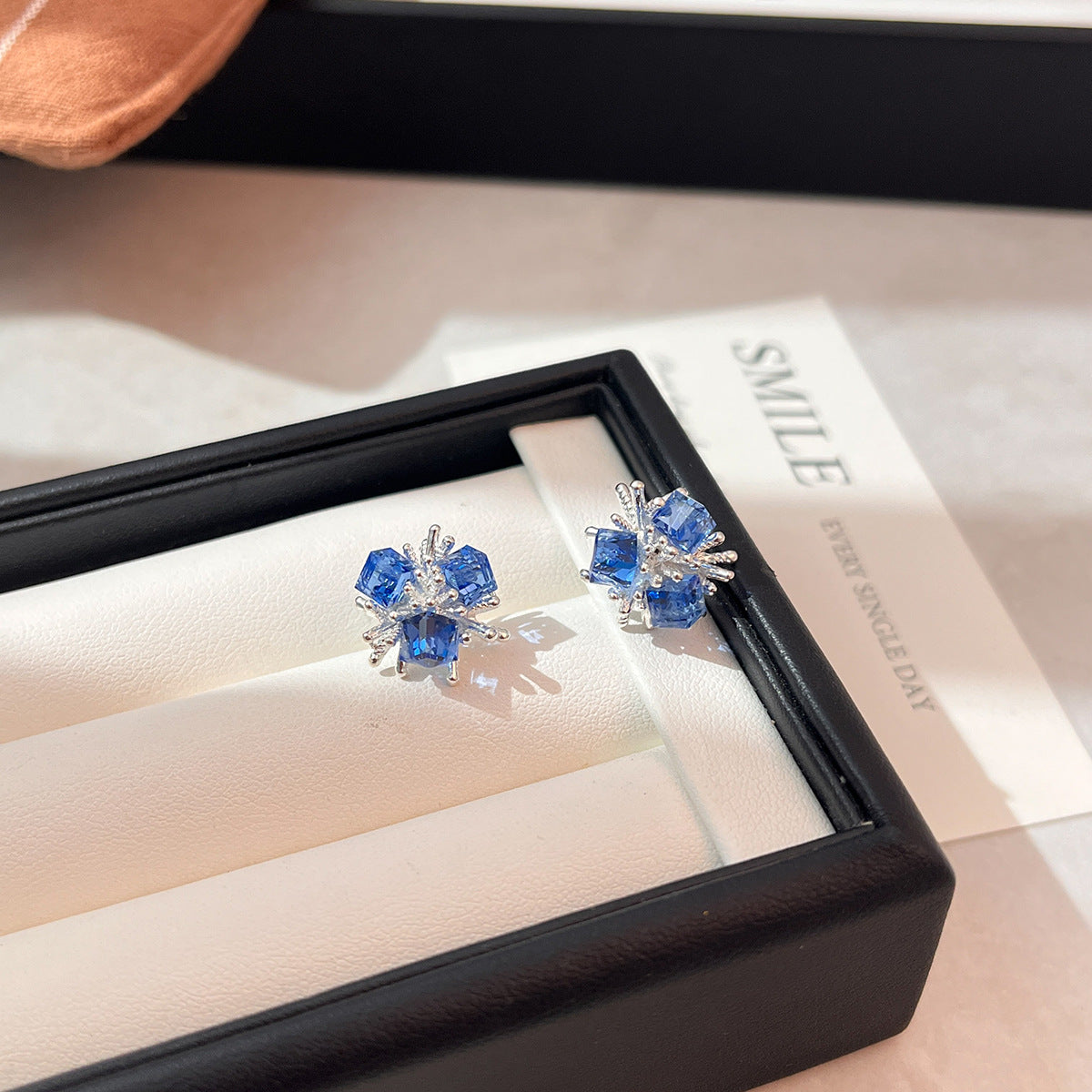 Earedge - Floral Burst Cluster Stud Earrings