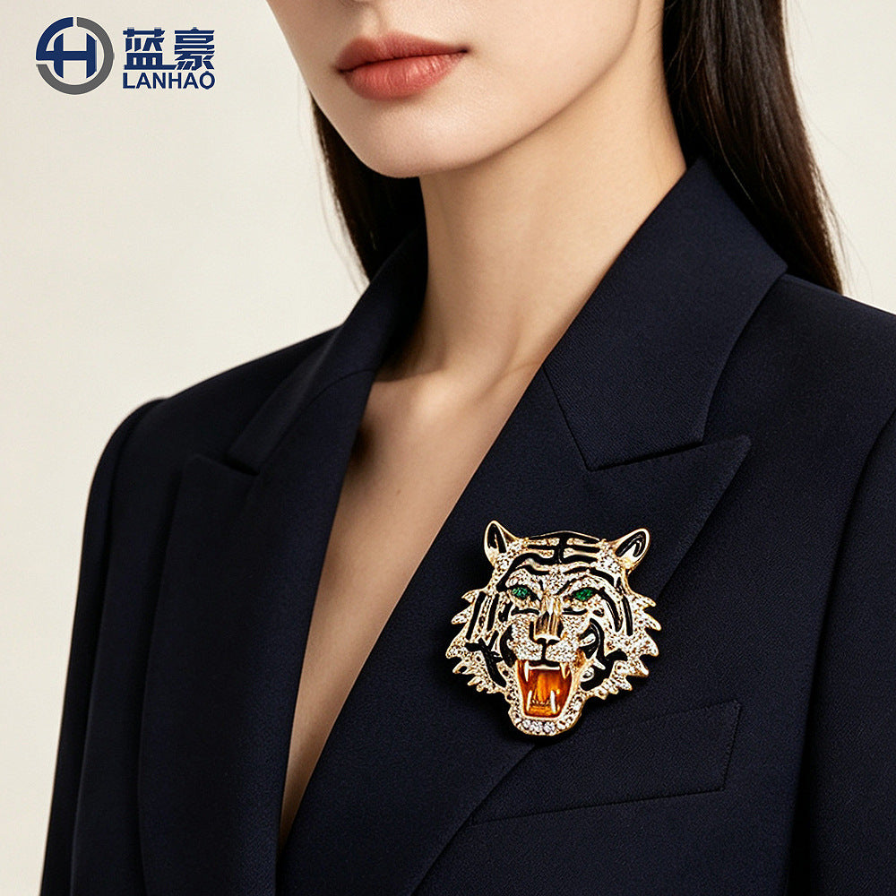 欧美个性镶钻老虎头胸针别针男女brooch动物徽章滴油水钻胸花