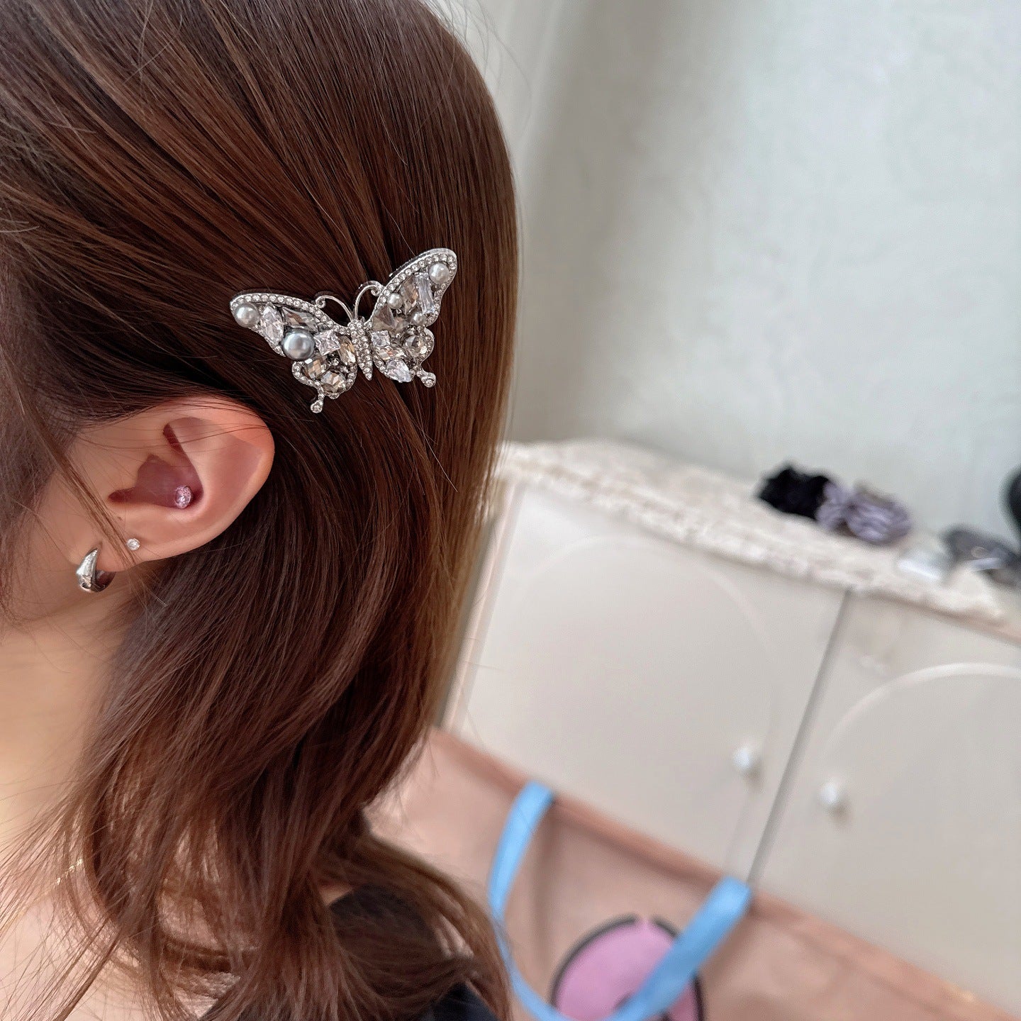 复古轻奢风水钻珍珠蝴蝶发夹高级感满钻刘海夹前额碎发边夹鸭嘴夹