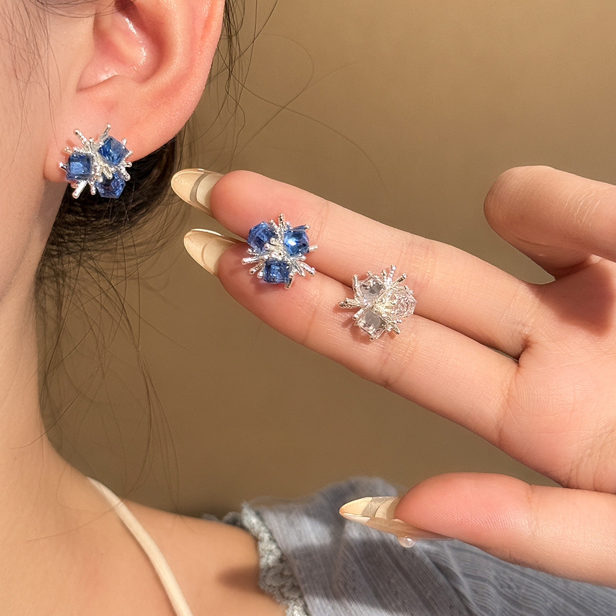 Earedge - Floral Burst Cluster Stud Earrings