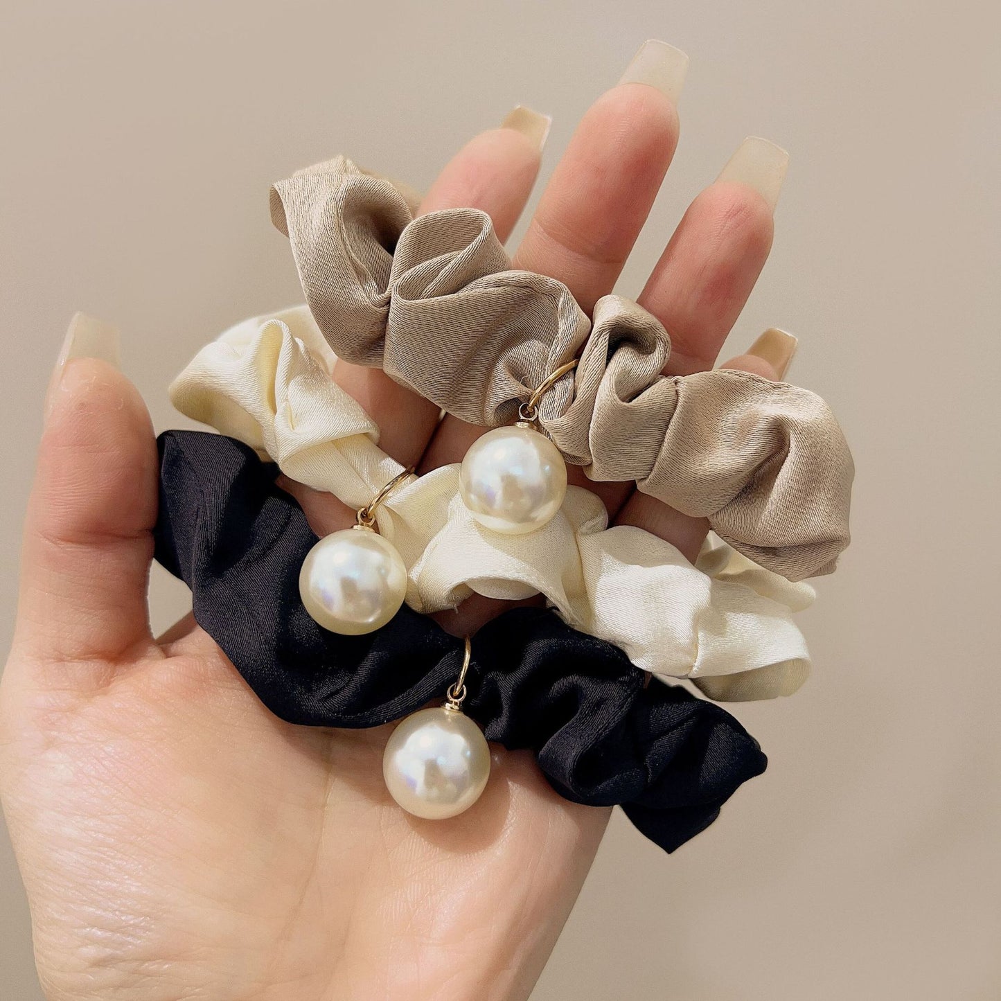 Gifty - Satin Pearl-Embellished Scrunchie