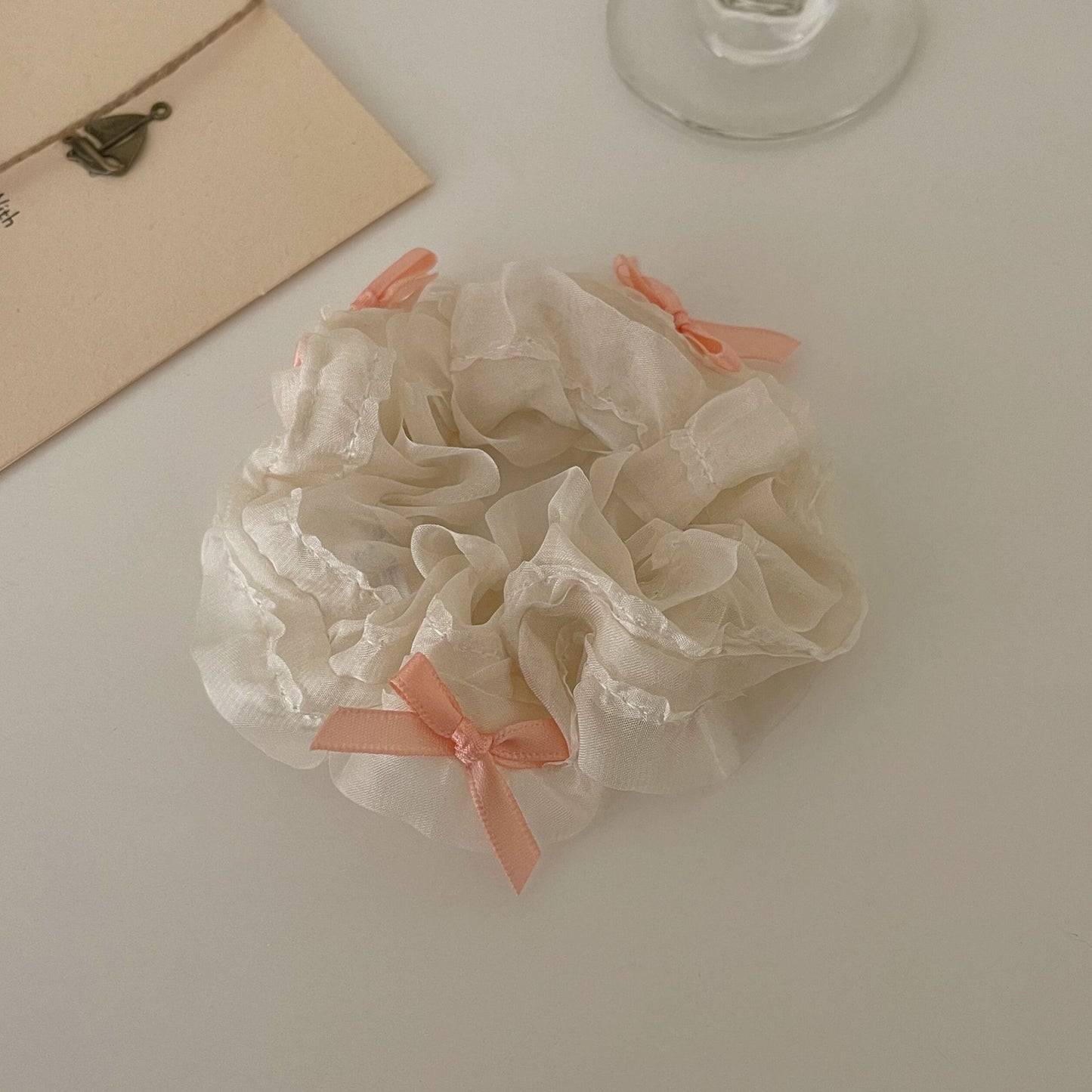 Gifty - Lace Bow Scrunchie